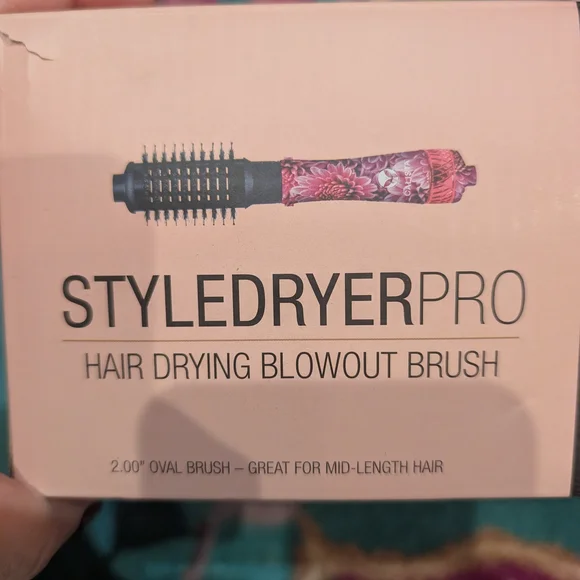 Calista Hair Drying Blowout Brush - Picture 7 of 7